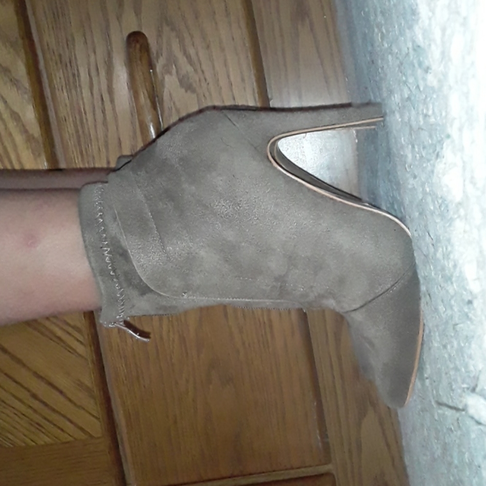 Heels - Picture 3 of 4